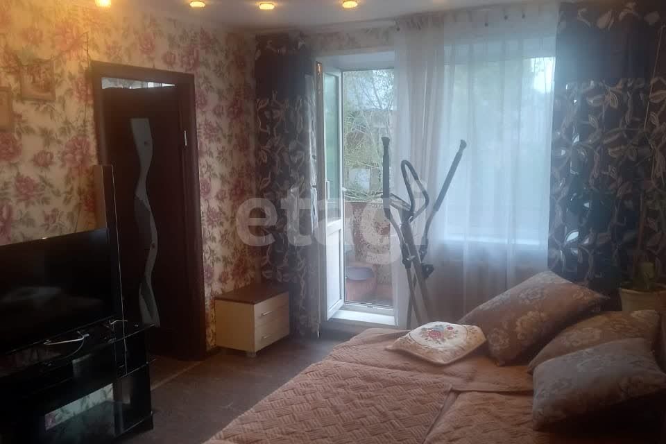 Продаётся 4-комнатная квартира, 60.3 м²