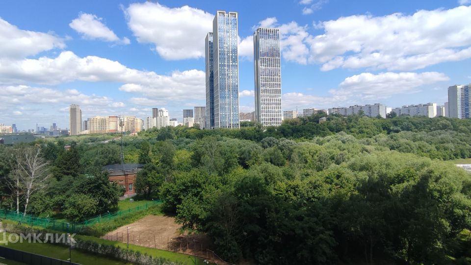Продаётся 4-комнатная квартира, 128 м²