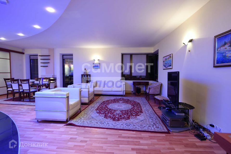 Продаётся 3-комнатная квартира, 122.5 м²