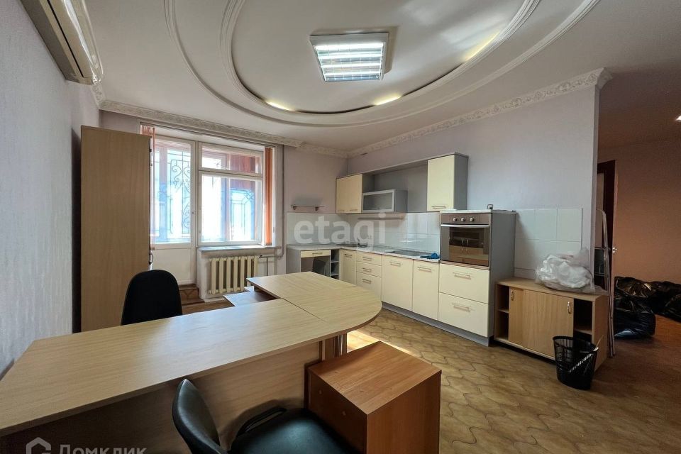 Продаётся 4-комнатная квартира, 144.7 м²