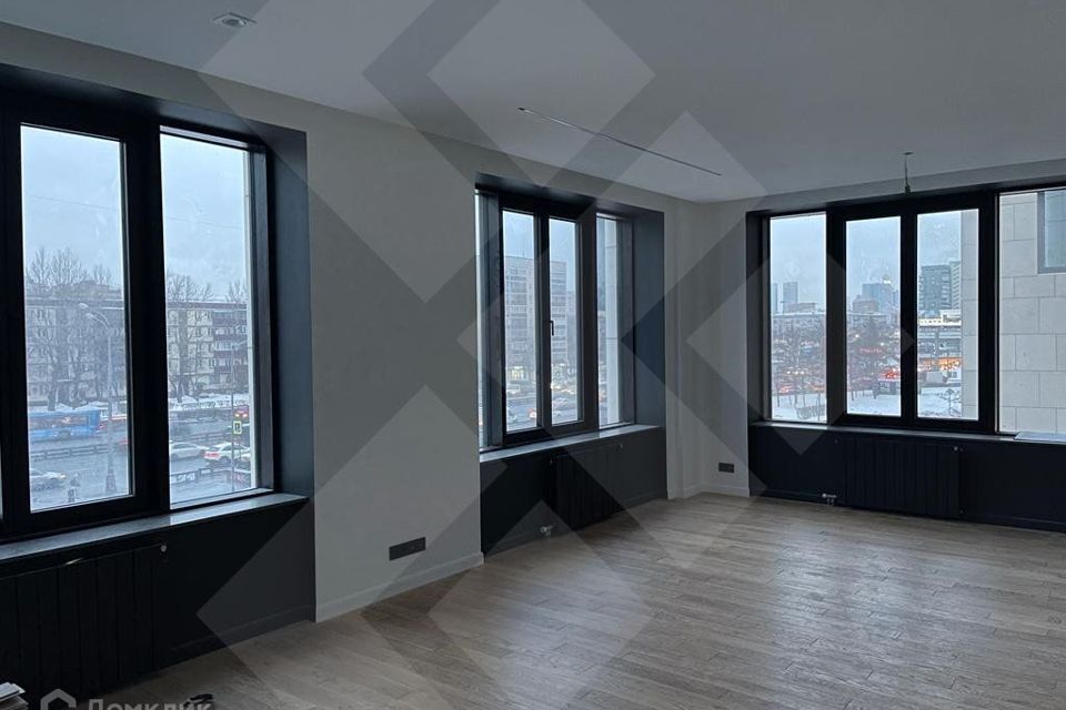 Продаётся 4-комнатная квартира, 110 м²