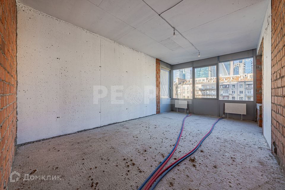 Продаётся 3-комнатная квартира, 109.8 м²