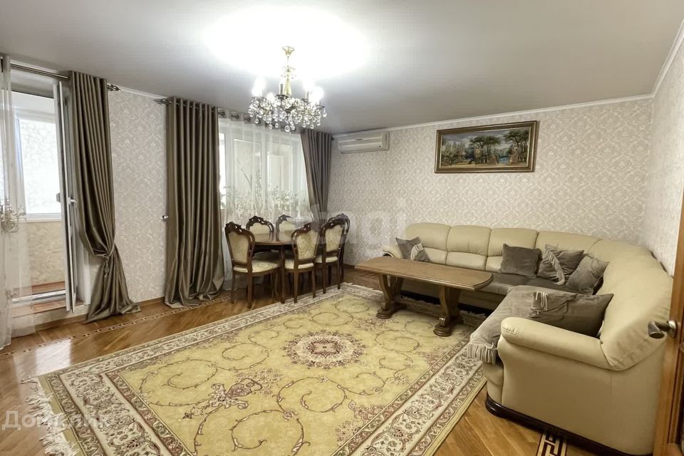 Продаётся 4-комнатная квартира, 100 м²