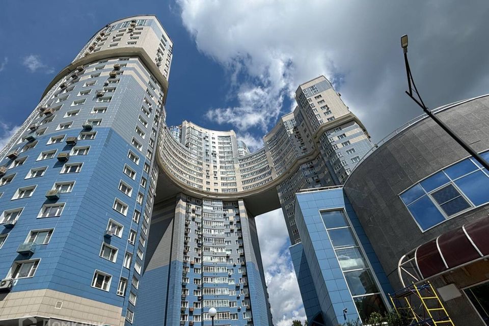 Продаётся 4-комнатная квартира, 145.1 м²