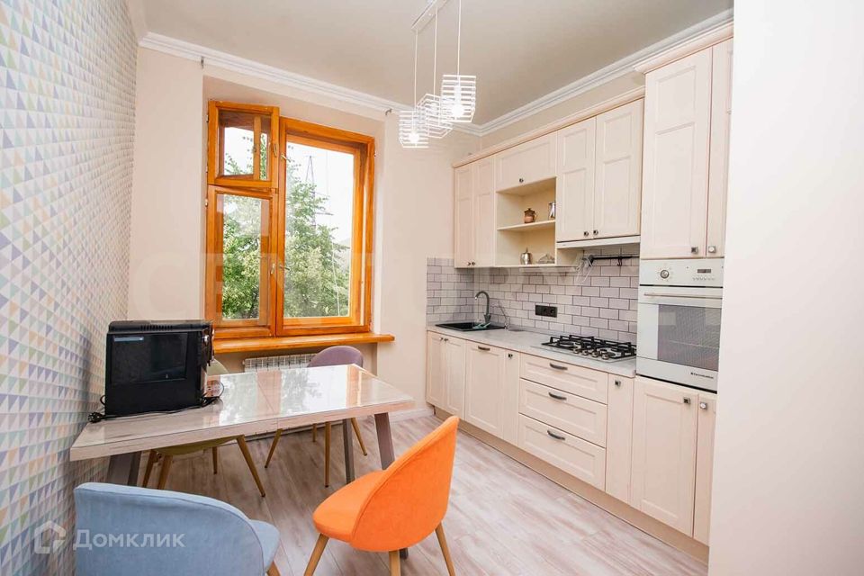 Продаётся 2-комнатная квартира, 58.2 м²