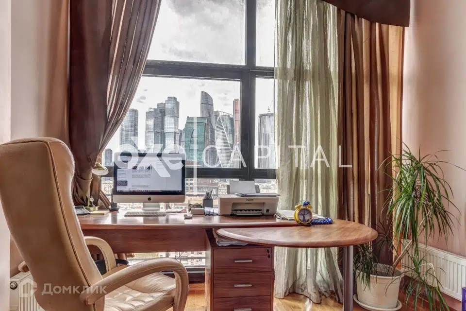 Продаётся 5-комнатная квартира, 212 м²