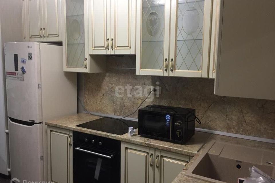 Продаётся 1-комнатная квартира, 42 м²
