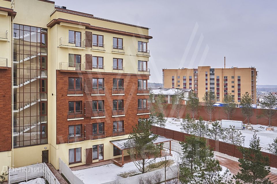 Продаётся 4-комнатная квартира, 147 м²