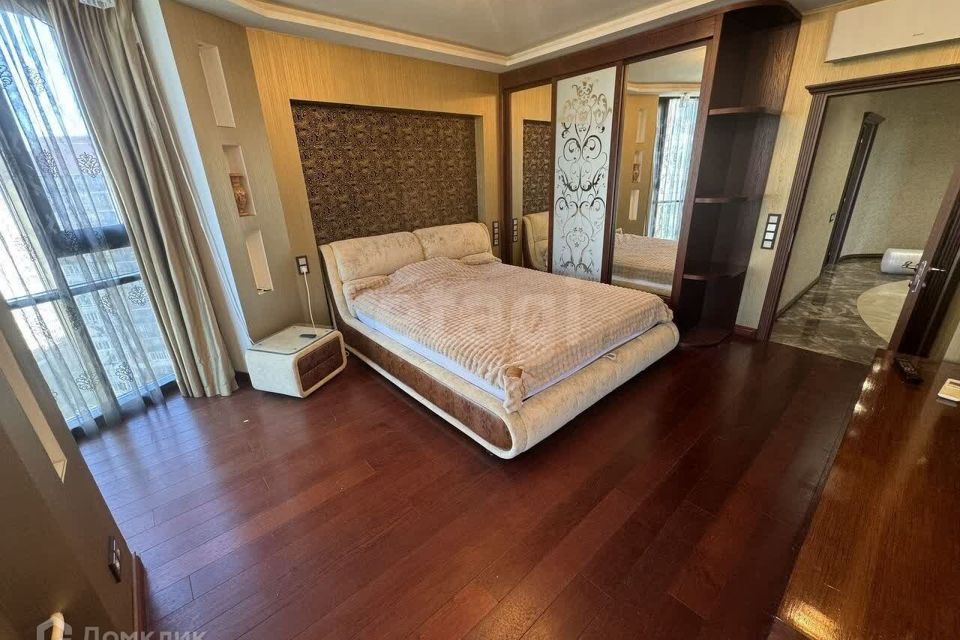 Продаётся 3-комнатная квартира, 107.8 м²
