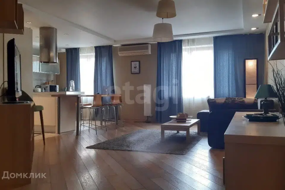 Продаётся 4-комнатная квартира, 156.1 м²