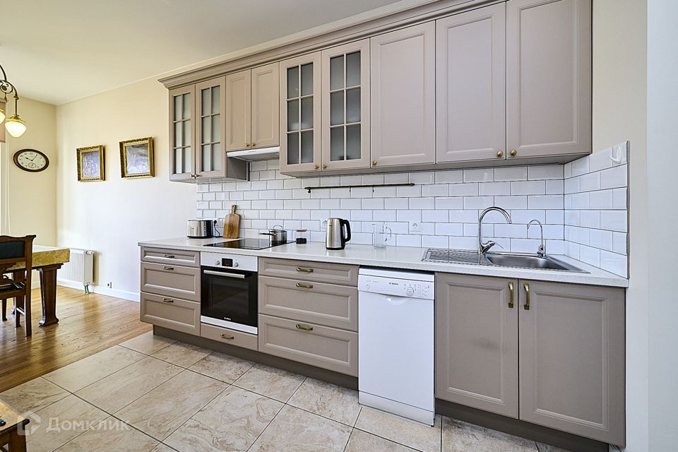 Продаётся 2-комнатная квартира, 75.9 м²