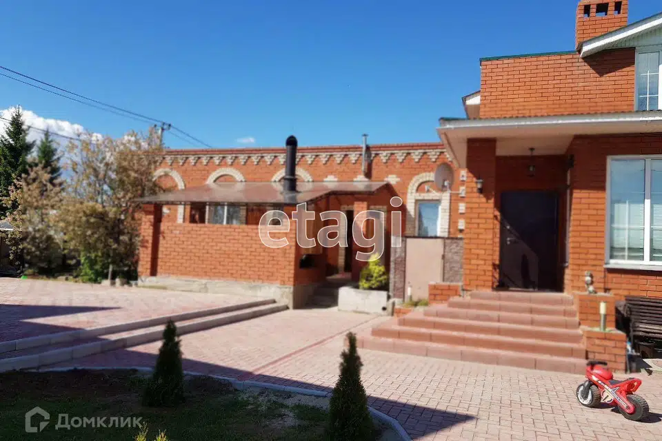 Продаётся 3-этажный дом, 360 м²