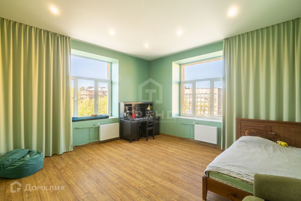 Продаётся 4-комнатная квартира, 168.1 м²