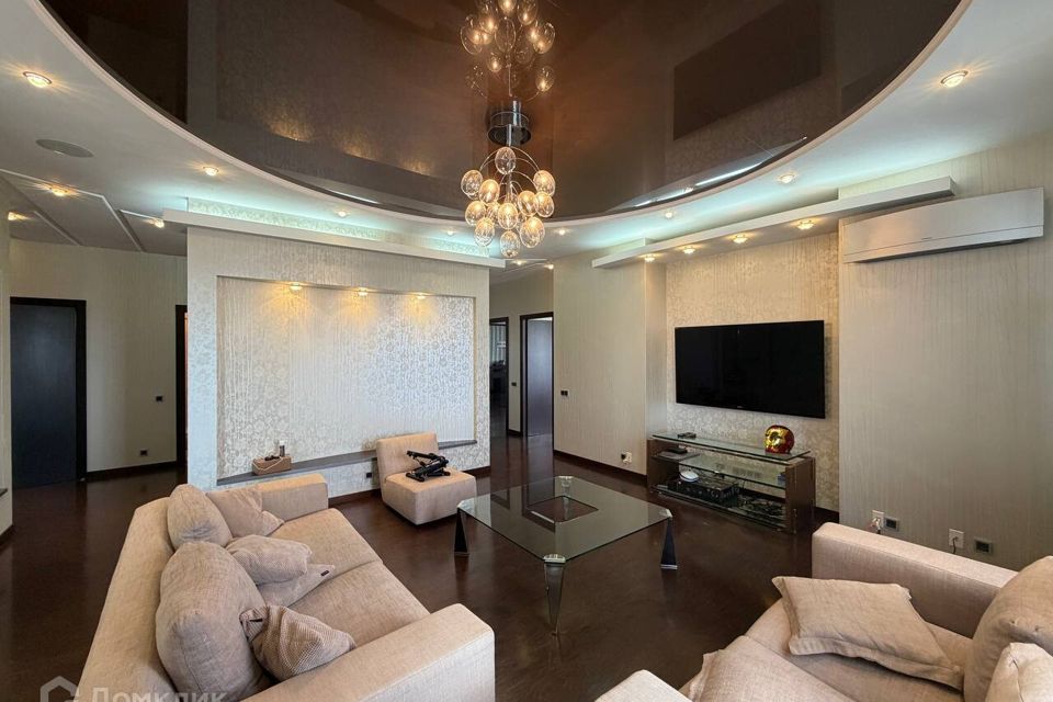 Продаётся 3-комнатная квартира, 138 м²
