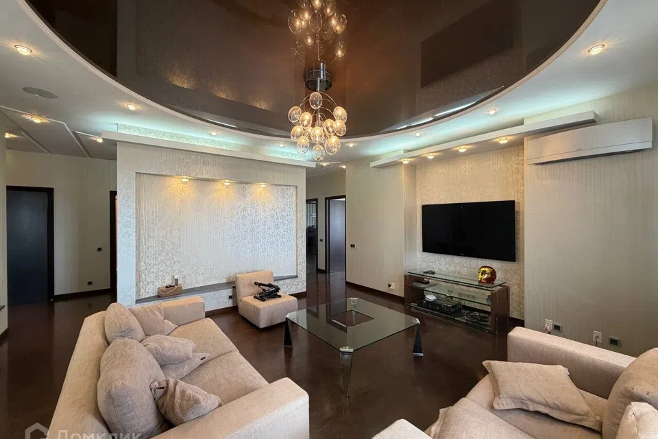 Продаётся 3-комнатная квартира, 138 м²