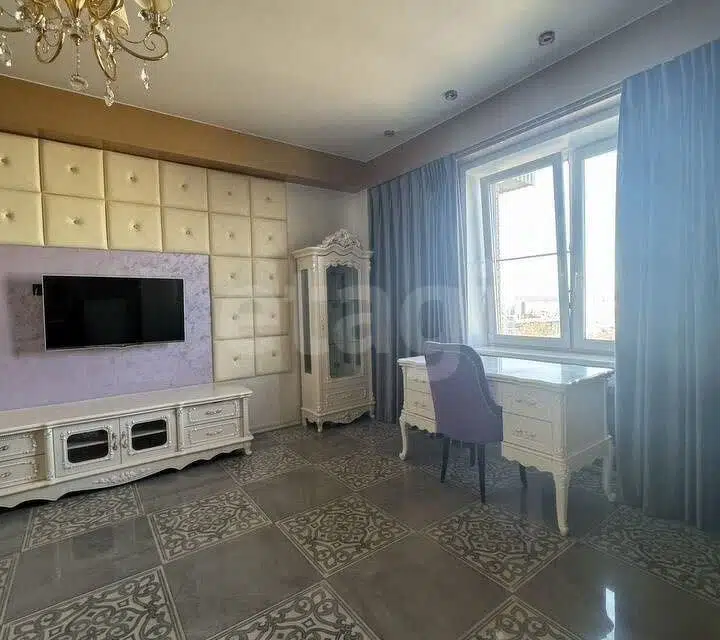 Продаётся 3-комнатная квартира, 167 м²