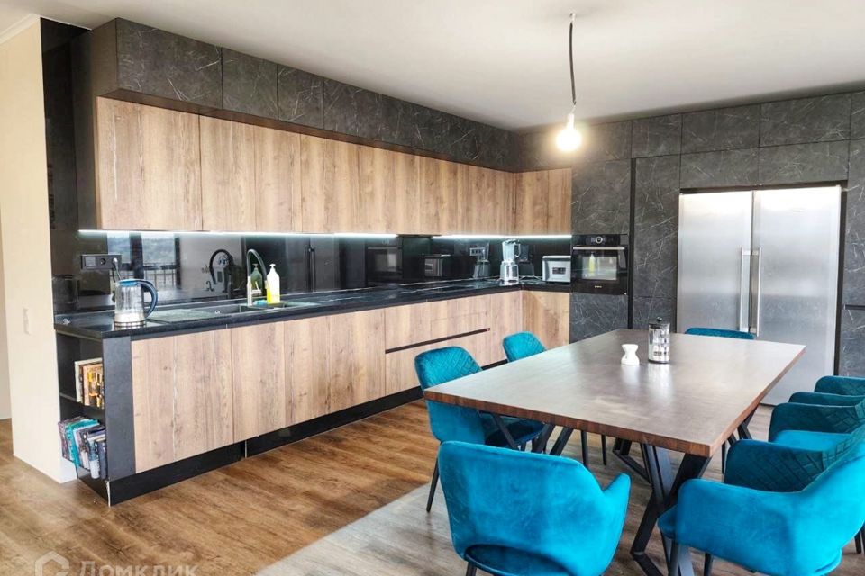 Продаётся 4-комнатная квартира, 167.8 м²