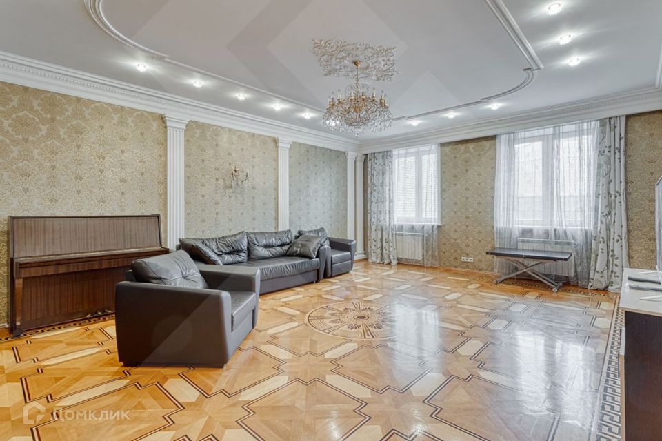 Сдаётся 4-комнатная квартира, 200 м²