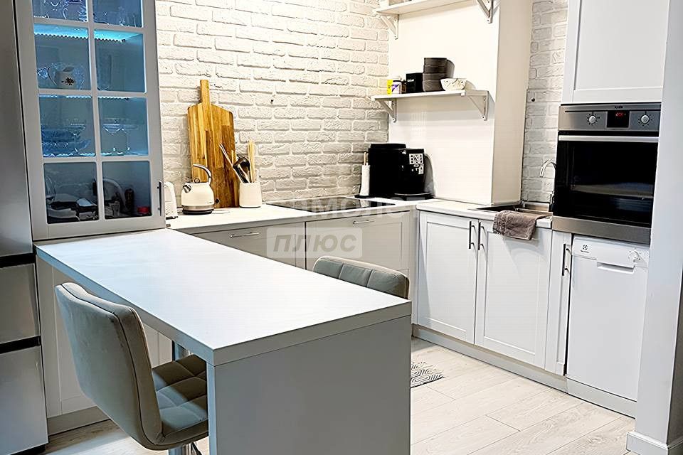 Продаётся 1-комнатная квартира, 67 м²