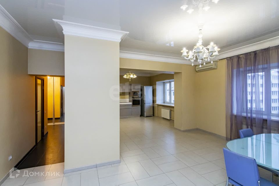 Продаётся 5-комнатная квартира, 253 м²