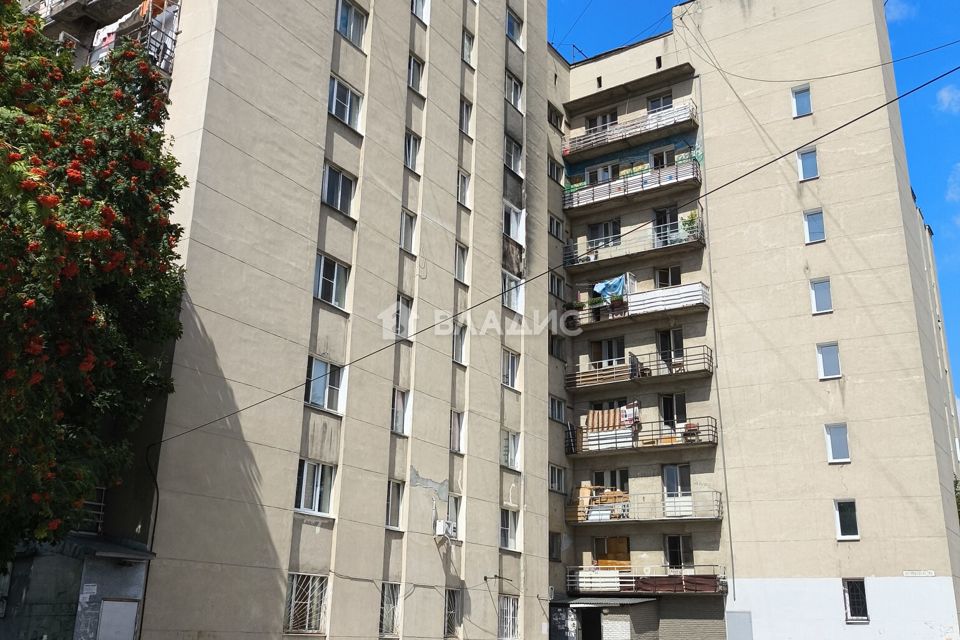 Продаётся комната в 4-комн. квартире, 120 м²