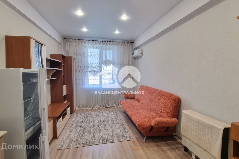 Продаётся комната в 10-комн. квартире, 180 м²