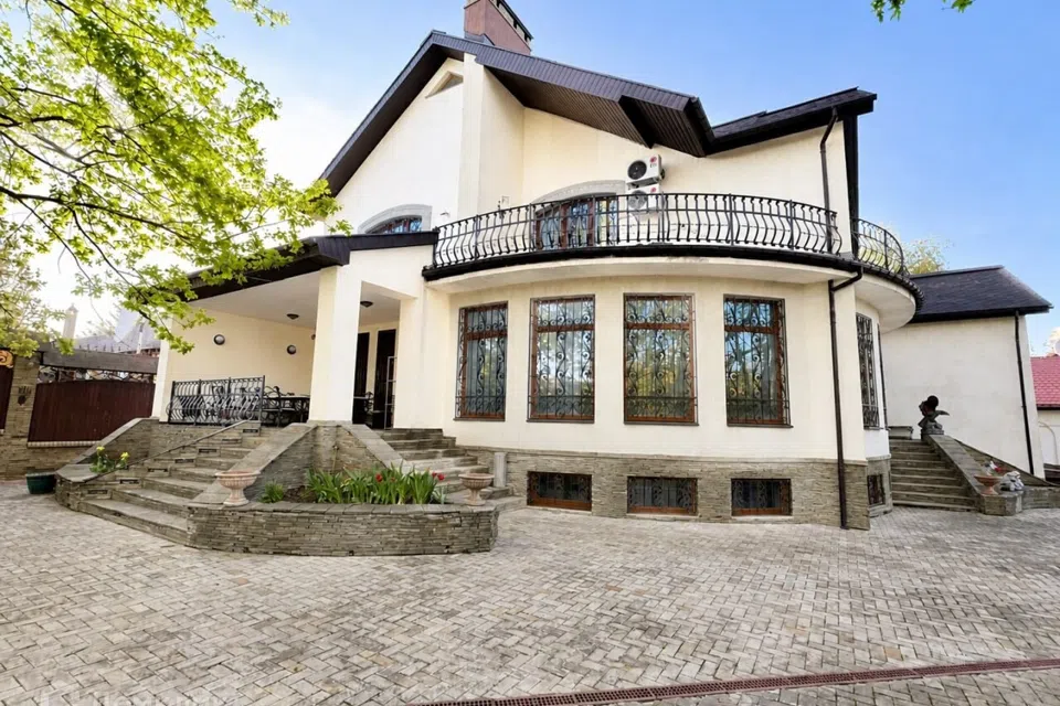 Продаётся 4-этажный дом, 830 м²