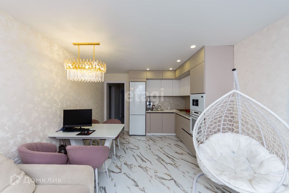 Продаётся 2-комнатная квартира, 67.8 м²