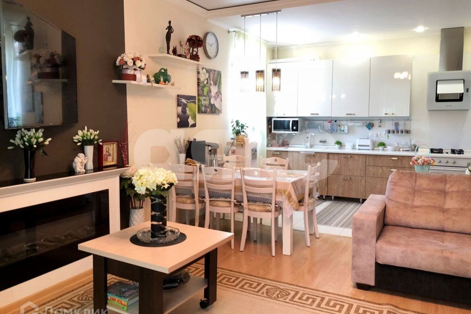 Продаётся 3-комнатная квартира, 90 м²