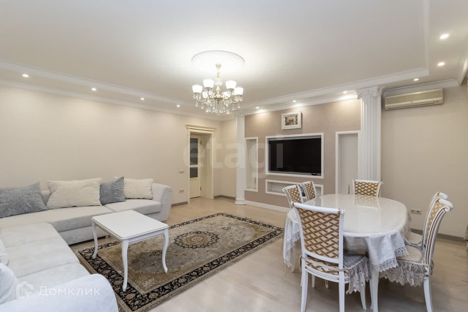 Продаётся 4-комнатная квартира, 150 м²