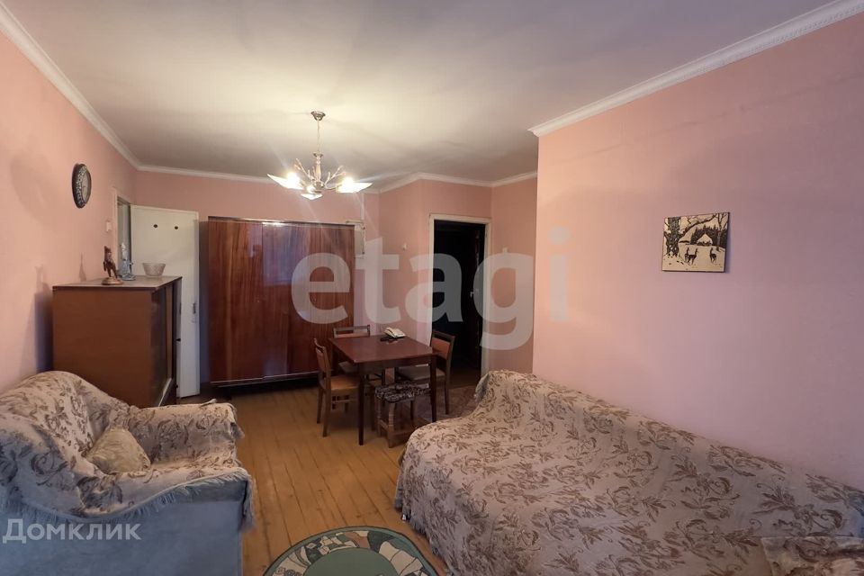 Продаётся 3-комнатная квартира, 41.9 м²