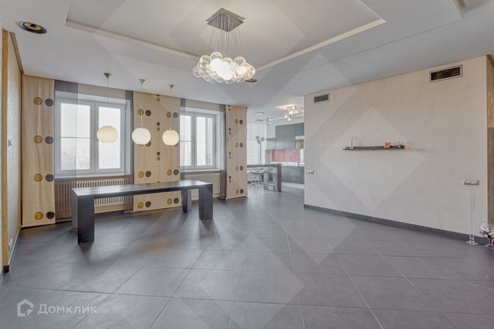 Продаётся 4-комнатная квартира, 163.5 м²