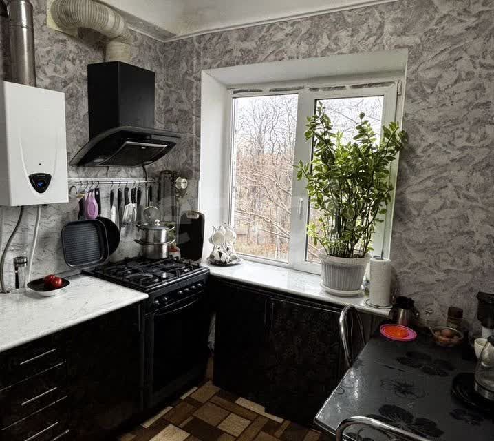 Продаётся 4-комнатная квартира, 60 м²