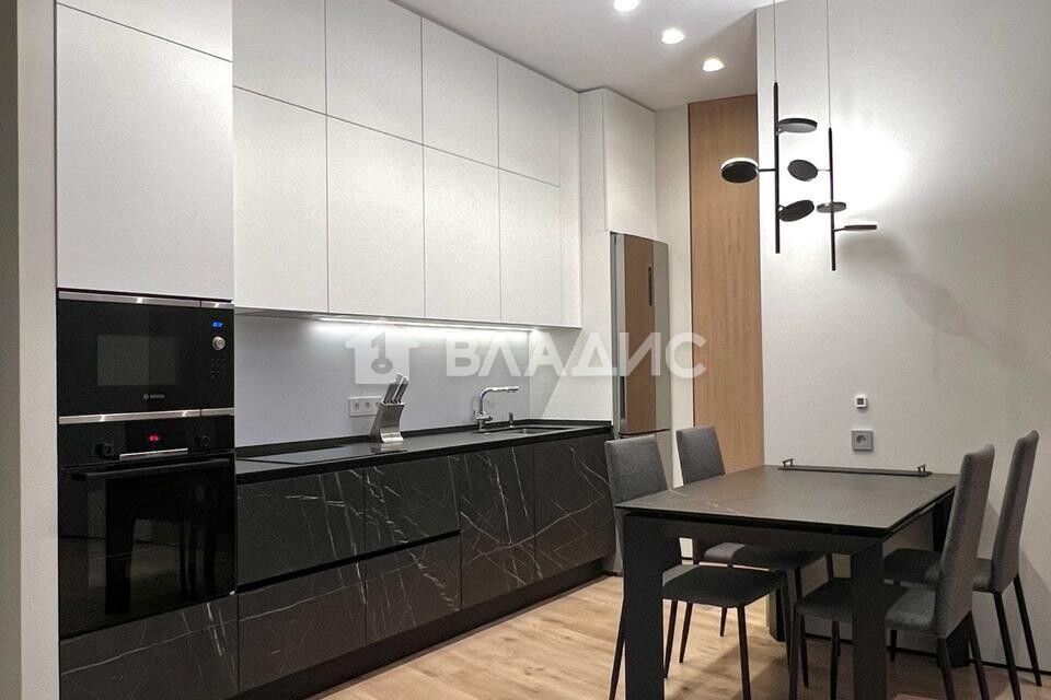 Продаётся 1-комнатная квартира, 53.5 м²