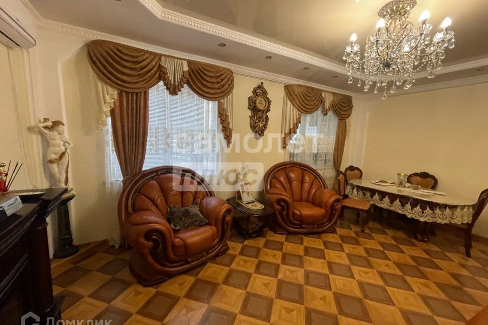 Продаётся 2-комнатная квартира, 72.7 м²