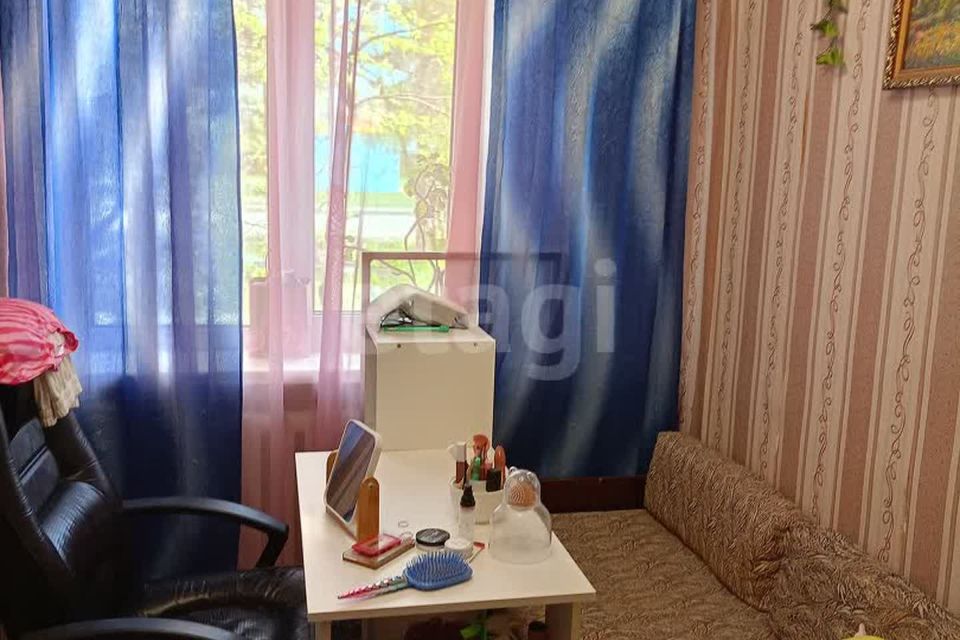 Продаётся 4-комнатная квартира, 55.9 м²