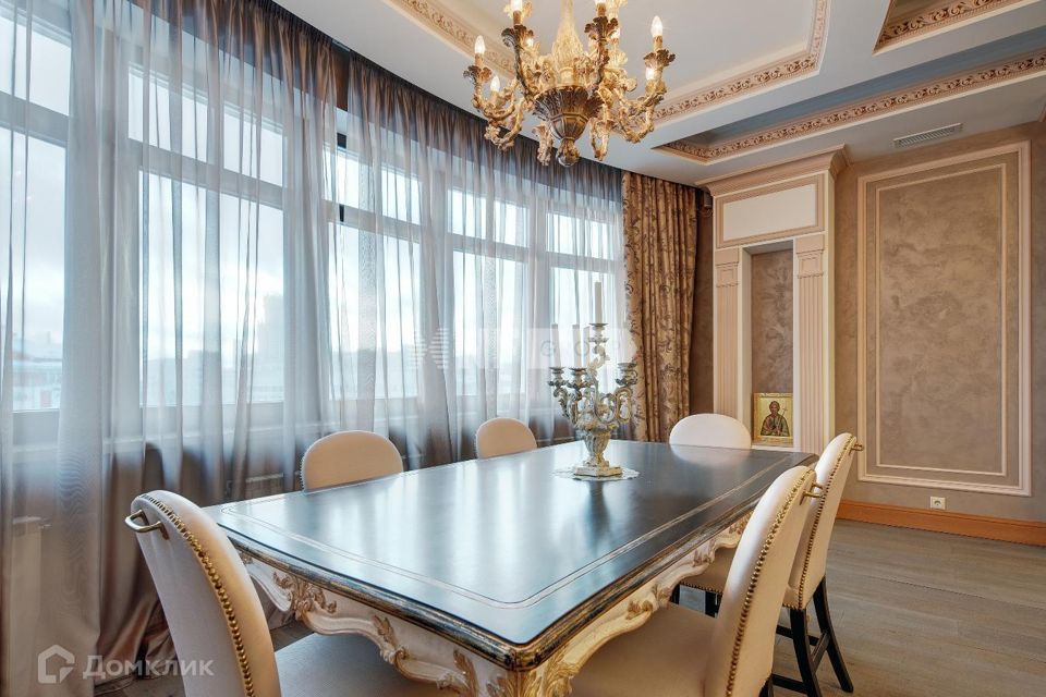 Продаётся 3-комнатная квартира, 135 м²