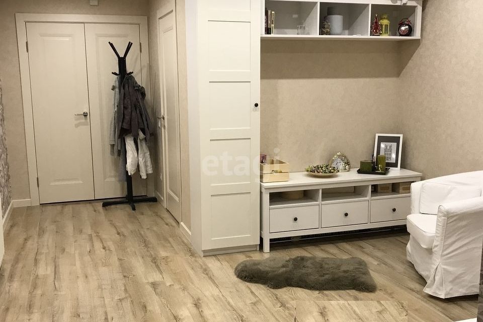 Продаётся 3-комнатная квартира, 129.6 м²
