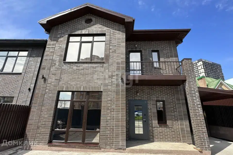 Продаётся 3-этажный дом, 221 м²