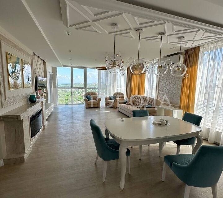 Сдаётся 4-комнатная квартира, 145 м²