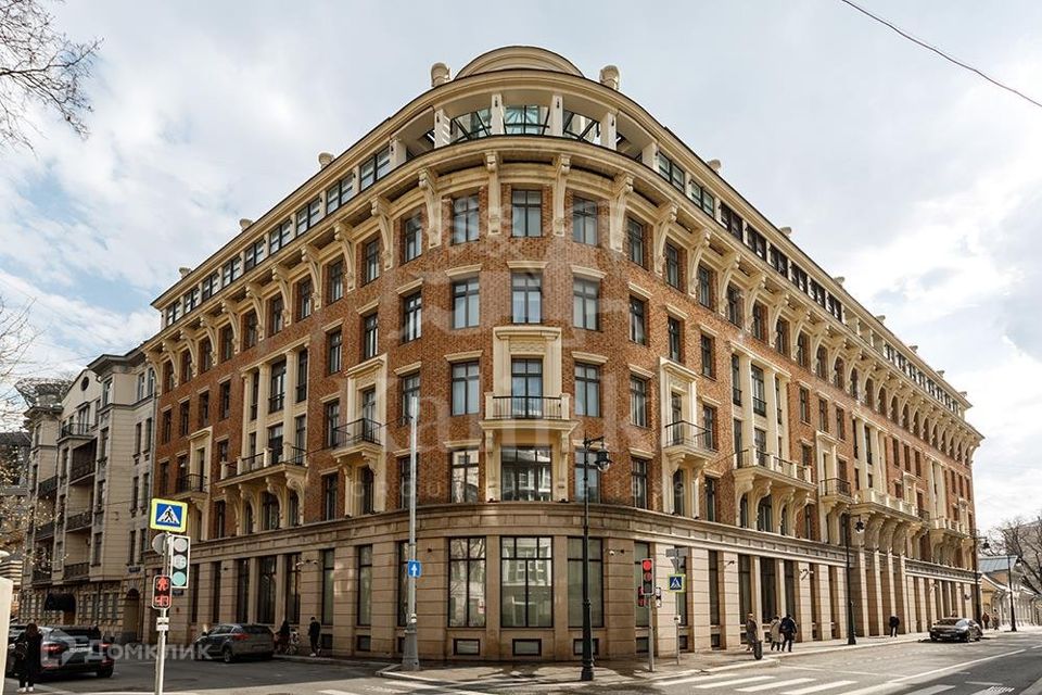 Продаётся 4-комнатная квартира, 252.1 м²