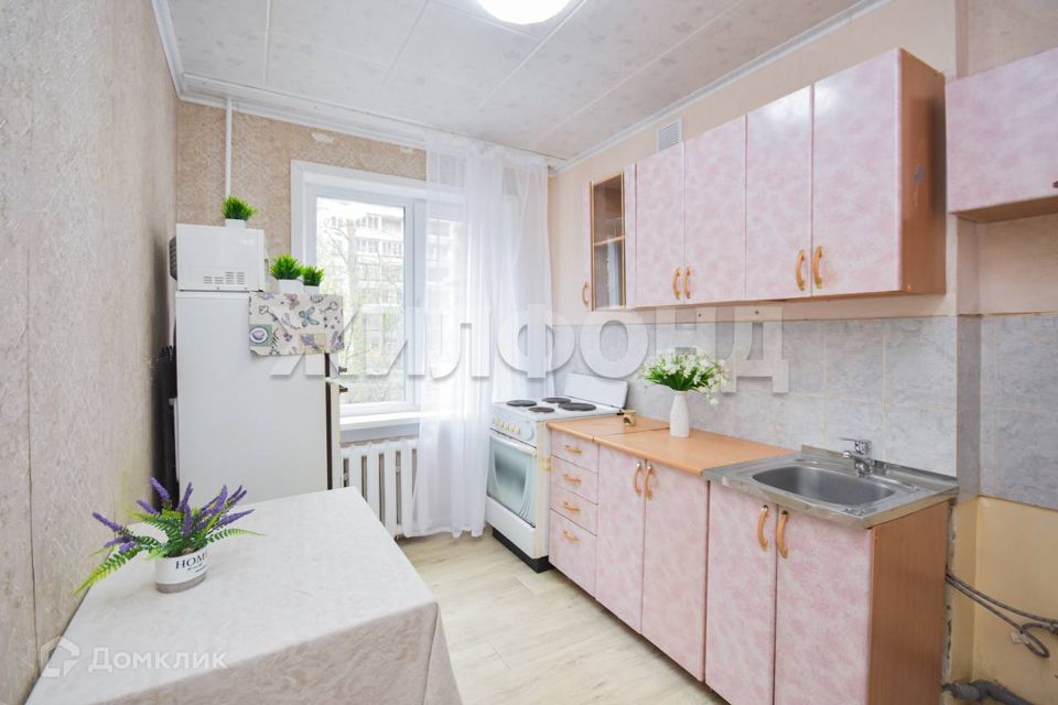 Продаётся 3-комнатная квартира, 59.4 м²