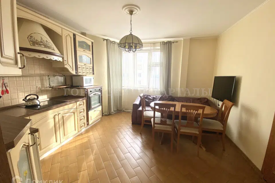 Продаётся 2-комнатная квартира, 90.5 м²