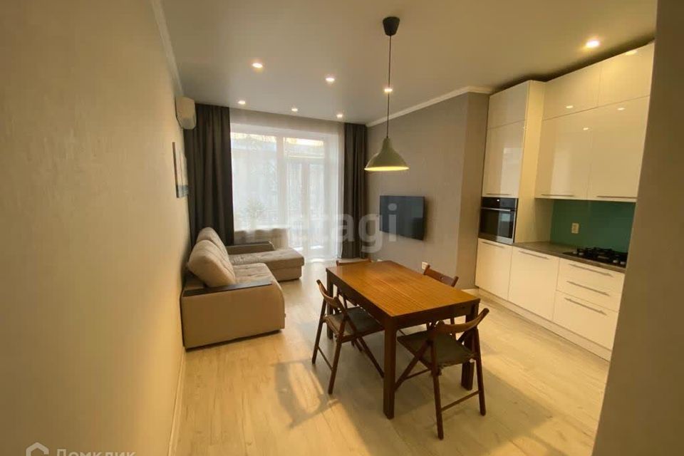 Продаётся 1-комнатная квартира, 65 м²