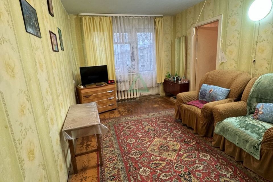 Продаётся 3-комнатная квартира, 48.9 м²