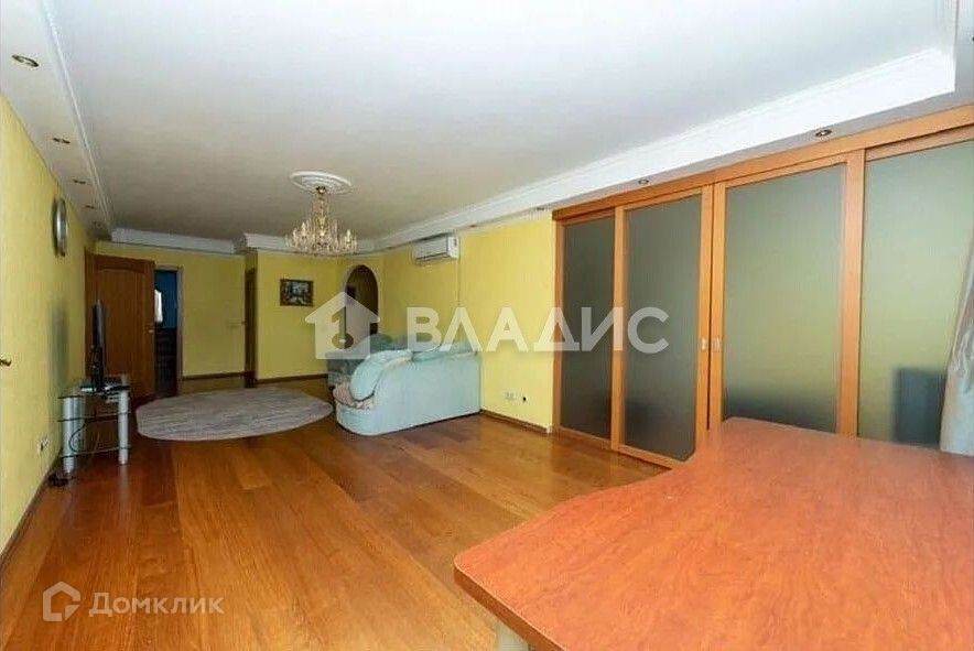 Продаётся 4-комнатная квартира, 150 м²