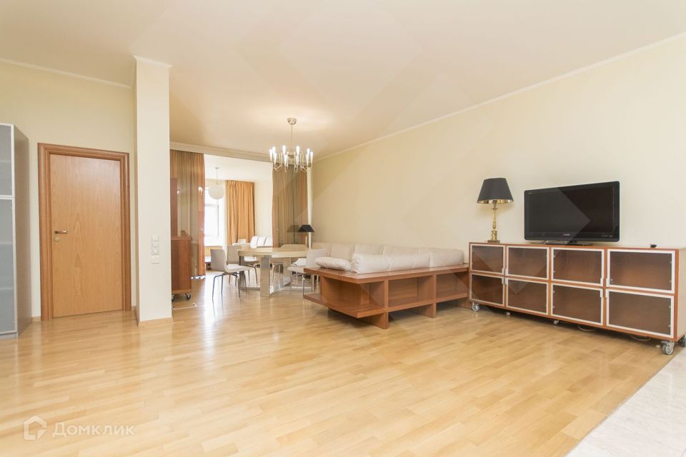 Сдаётся 5-комнатная квартира, 220 м²