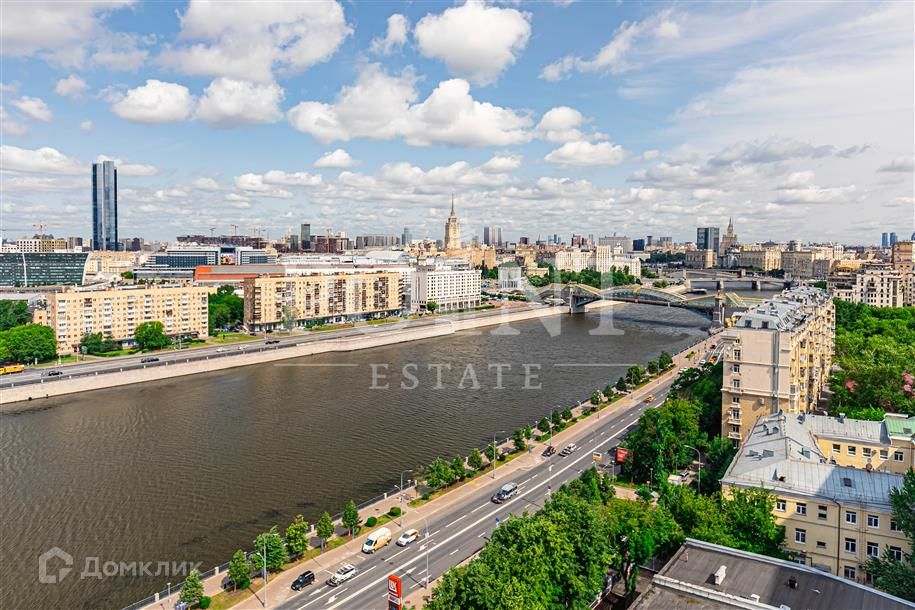 Продаётся 5-комнатная квартира, 214 м²