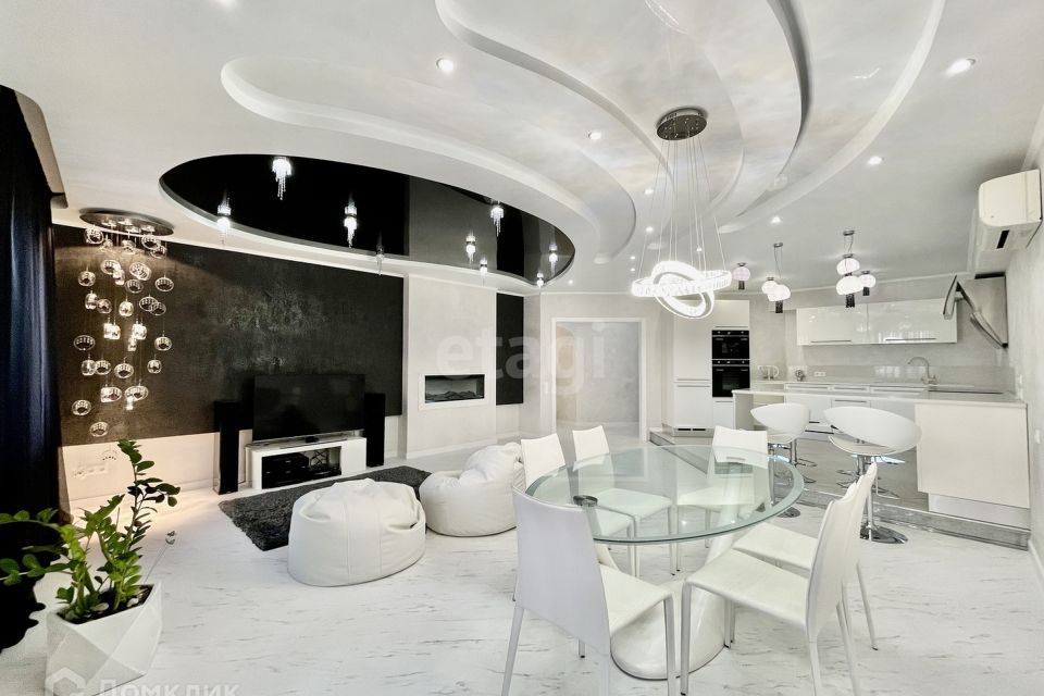 Продаётся 3-комнатная квартира, 130.4 м²