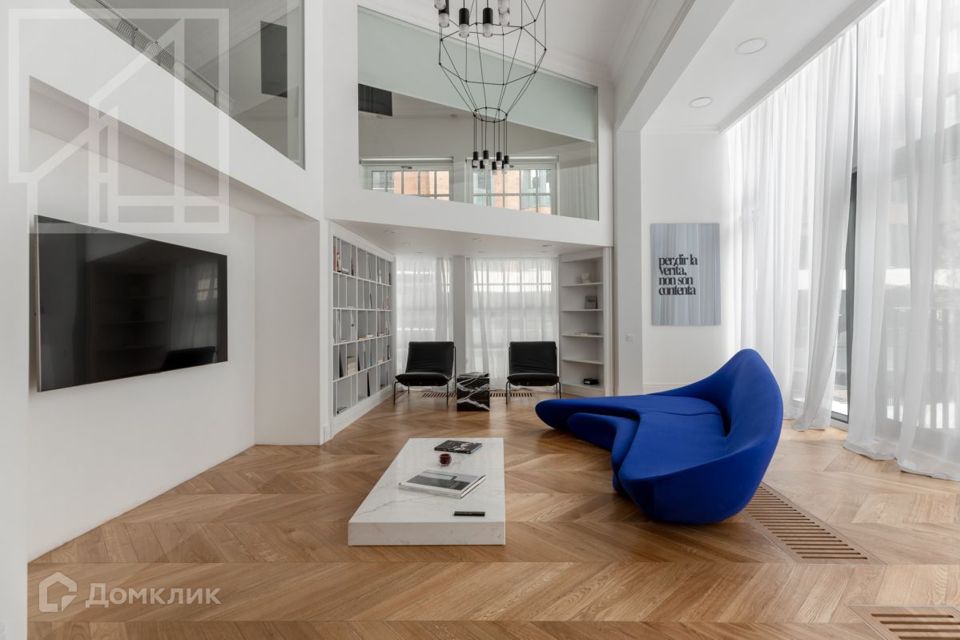 Сдаётся 8-комнатная квартира, 305 м²